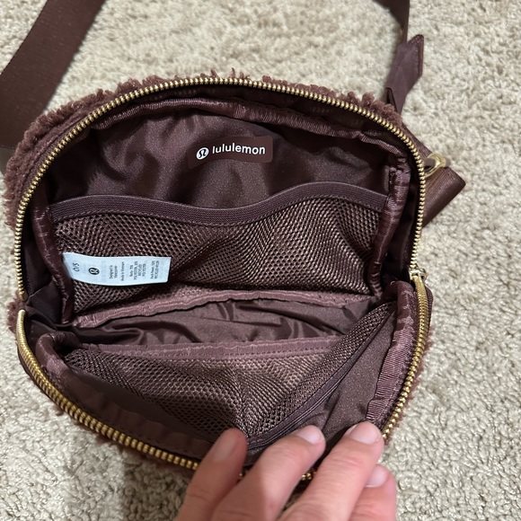 Lululemon Sherpa Belt Bag - Picture 3 of 4